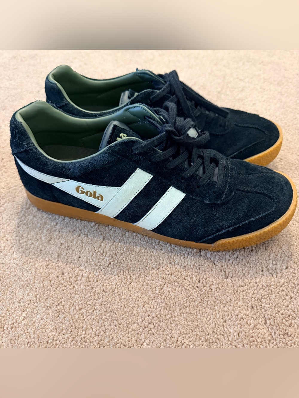 Gola black suede retro runner sneaker gum sole size 8